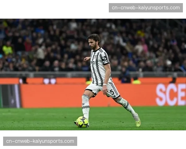 官方确认:尤文中场洛卡特利训练中腿筋拉伤,预计缺席四周 官方确认:尤文中场洛卡特利训练中腿筋拉伤,预计缺席四周